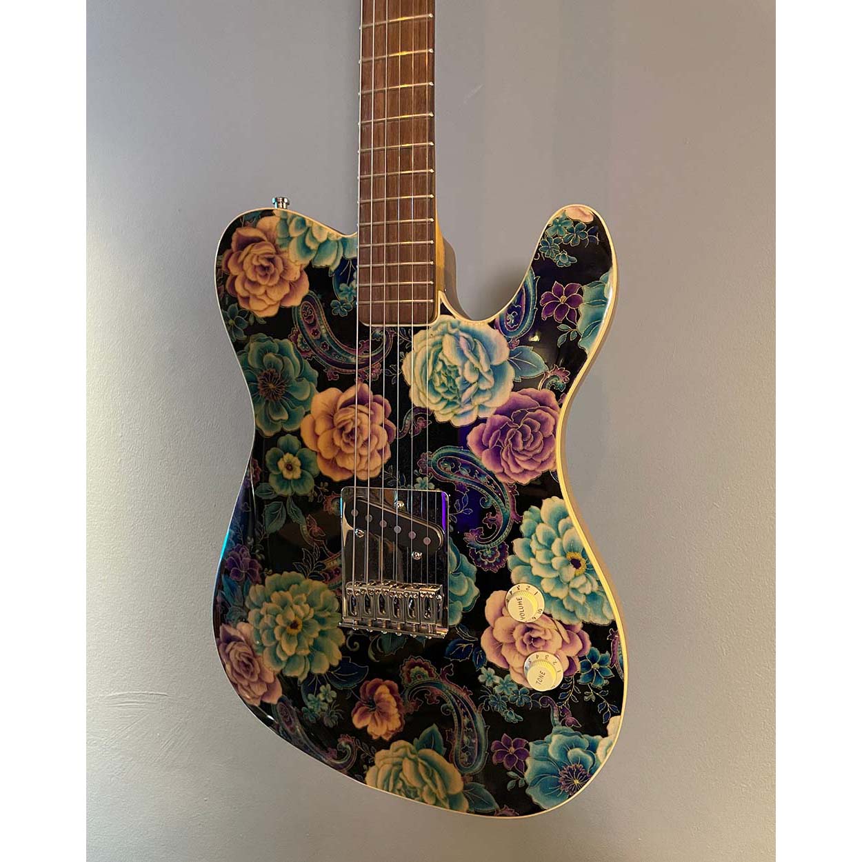 Taurus Floral Fabric Top T-style Guitar